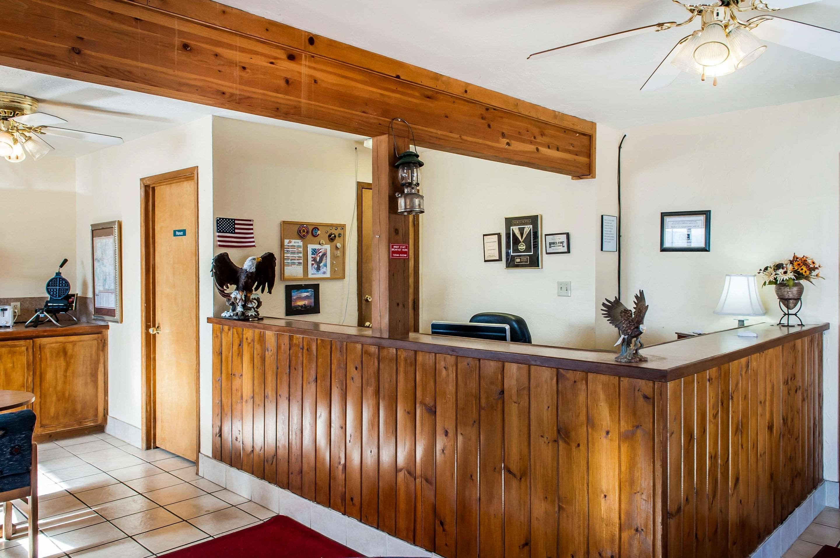 Econo Lodge Eagle Nest Exteriör bild