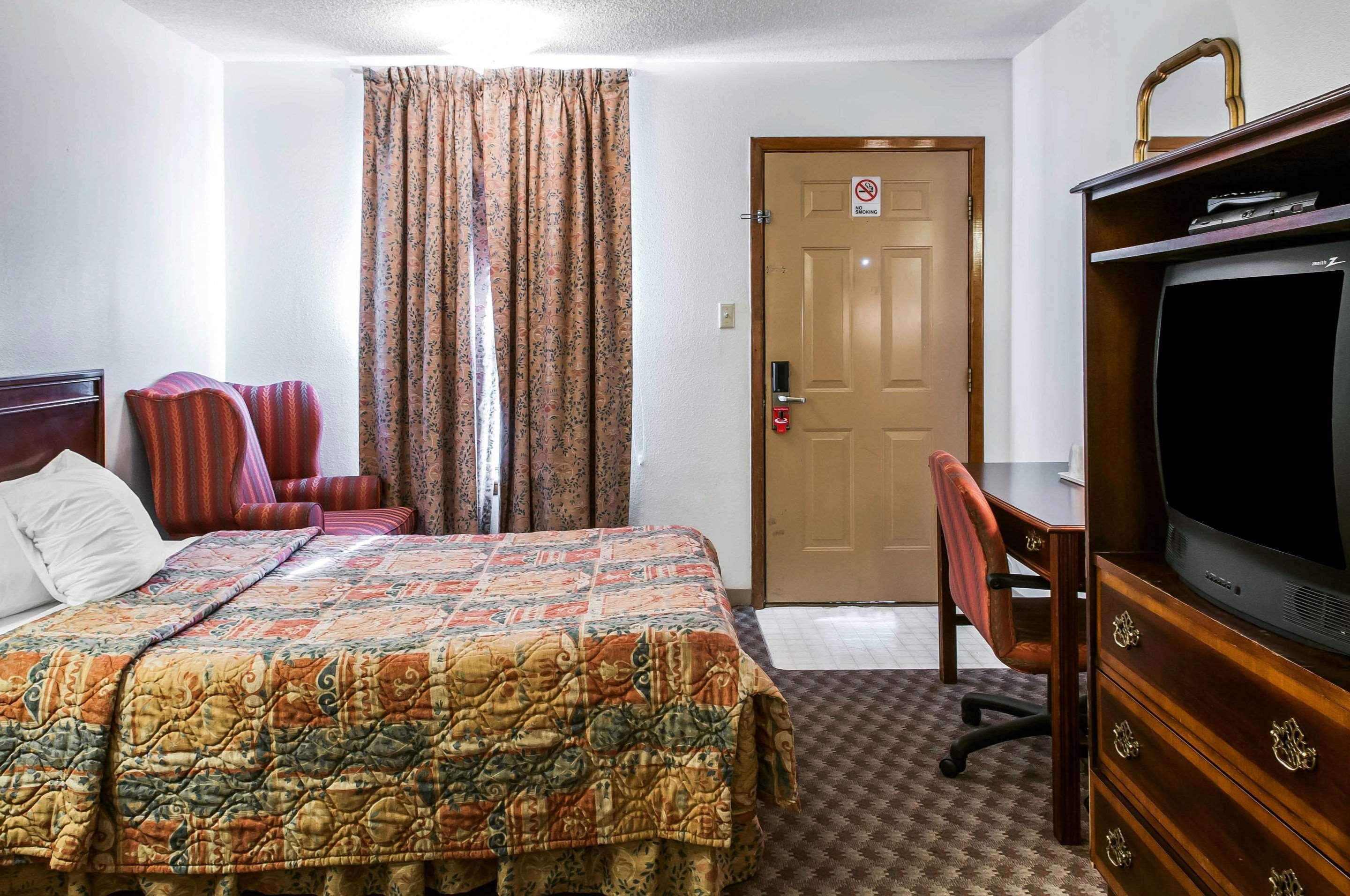 Econo Lodge Eagle Nest Exteriör bild
