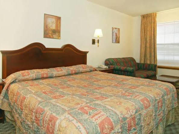 Econo Lodge Eagle Nest Exteriör bild